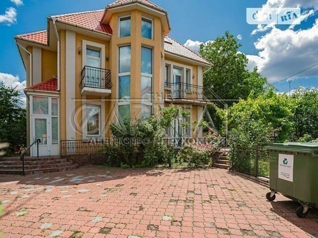 Продаж 3 поверхового будинку з опаленням і ділянкою на 8 сот