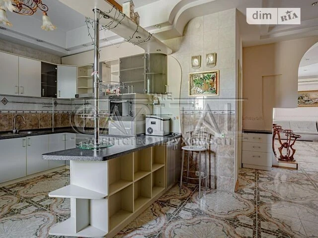 Продаж 3 поверхового будинку з опаленням і ділянкою на 8 сот