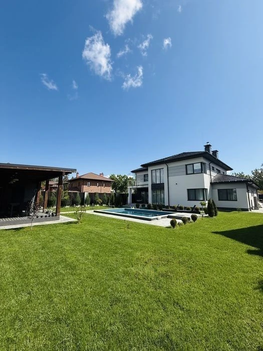 Продаж 2 поверхового будинку з гаражем і ділянкою на 10 сото
