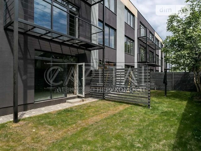Продаж 3 поверхового будинку з ділянкою на 10 соток, 137 кв.