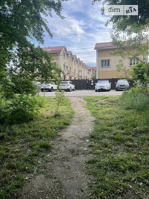 Продаж 3 поверхового таунхауса з ділянкою на 1 сотку, 135 кв