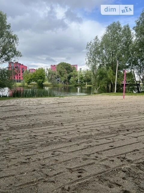 Продаж 3 поверхового таунхауса з ділянкою на 1 сотку, 135 кв