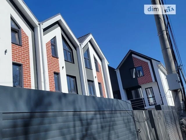 Продаж 3 поверхового таунхауса з ділянкою на 1 сотку, 100 кв