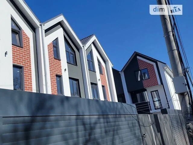 Продаж 3 поверхового таунхауса з ділянкою на 1 сотку, 100 кв