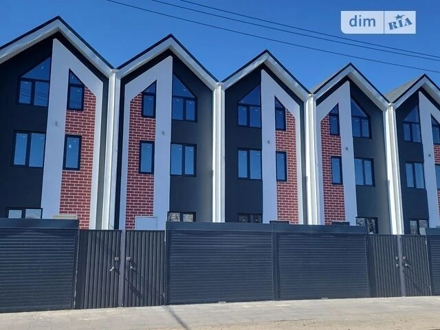 Продаж 3 поверхового таунхауса з ділянкою на 1 сотку, 100 кв