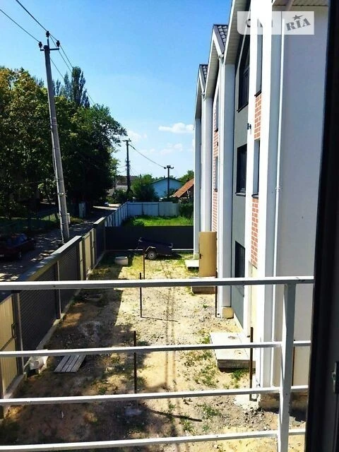 Продаж 3 поверхового таунхауса з ділянкою на 1 сотку, 100 кв