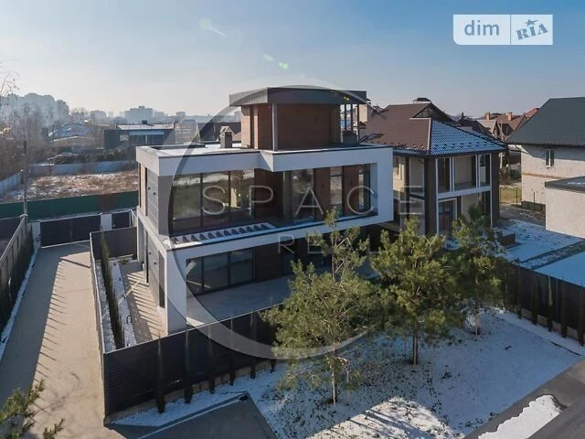 Продаж 3 поверхового таунхауса з ділянкою на 4 сотки, 233.4