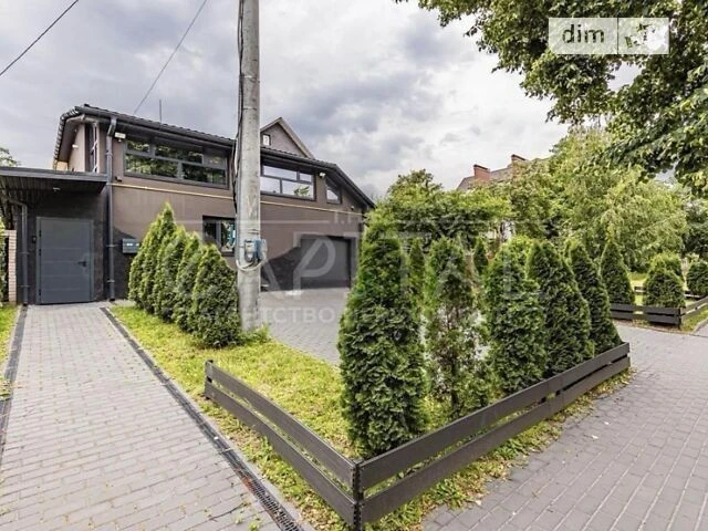 Продаж 2 поверхового будинку з мансардою і ділянкою на 2 сот