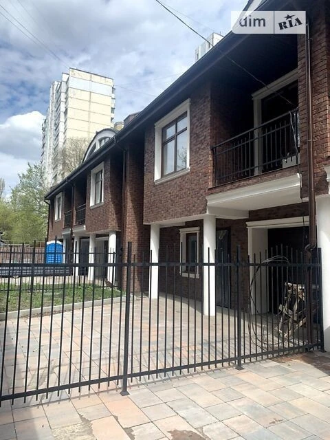 Продаж 3 поверхового таунхауса з ділянкою на 2.5 сотки, 300