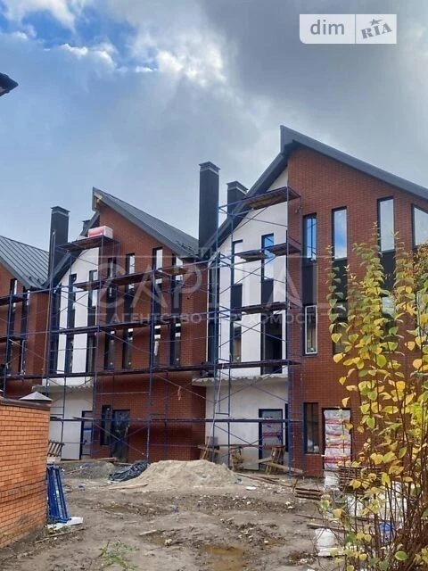 Продаж 3 поверхового будинку з ділянкою на 1.8 сотки, 140 кв