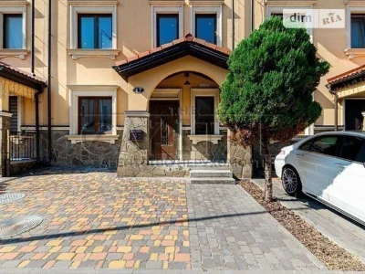 Продаж 3 поверхового таунхауса з ділянкою на 2 сотки, 210 кв