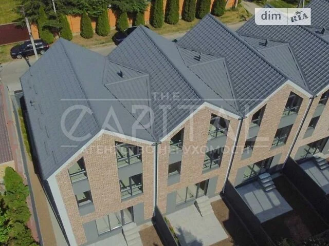Продаж 3 поверхового таунхауса з ділянкою на 2 сотки, 140 кв