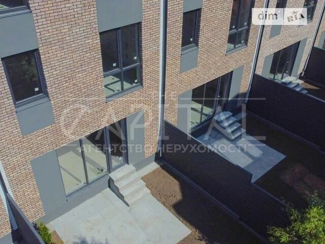 Продаж 3 поверхового таунхауса з ділянкою на 2 сотки, 140 кв