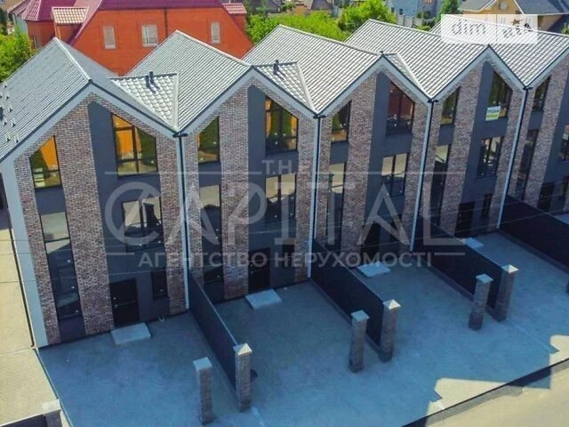 Продаж 3 поверхового таунхауса з ділянкою на 2 сотки, 140 кв