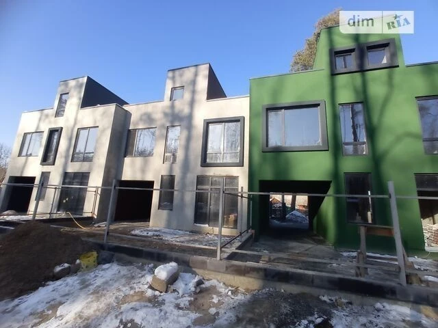 Продаж 3 поверхового таунхауса з ділянкою на 2 сотки, 145 кв