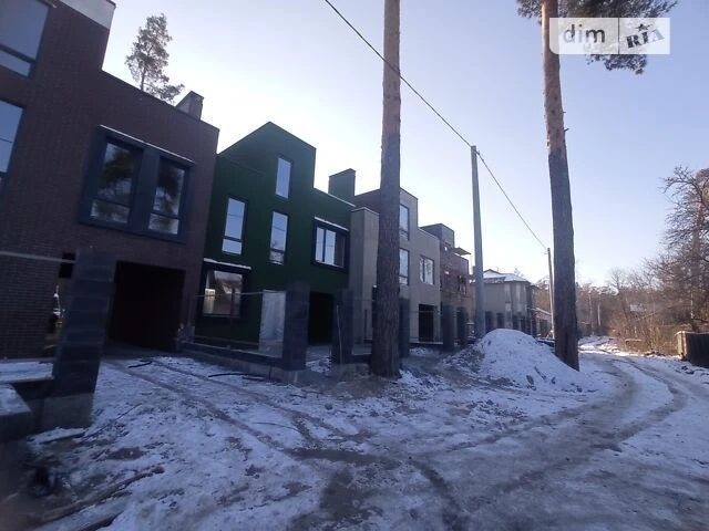 Продаж 3 поверхового таунхауса з ділянкою на 2 сотки, 145 кв