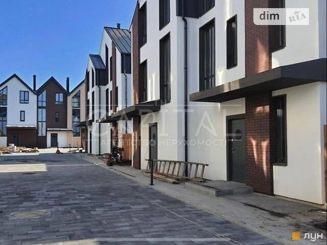 Продаж 3 поверхового таунхауса з ділянкою на 1 сотку, 109 кв