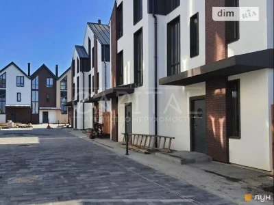 Продаж 3 поверхового таунхауса з ділянкою на 1 сотку, 109 кв