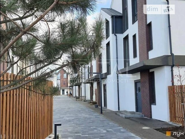 Продаж 3 поверхового таунхауса з ділянкою на 1 сотку, 109 кв