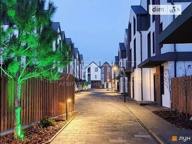 Продаж 3 поверхового таунхауса з ділянкою на 1 сотку, 109 кв
