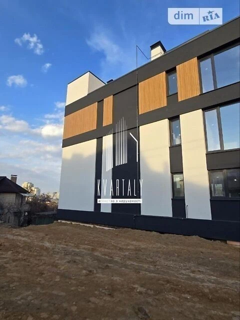 Продаж 3 поверхового таунхауса з ділянкою на 1 сотку, 198.8