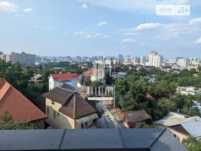 Продаж 3 поверхового таунхауса з ділянкою на 1 сотку, 198.8