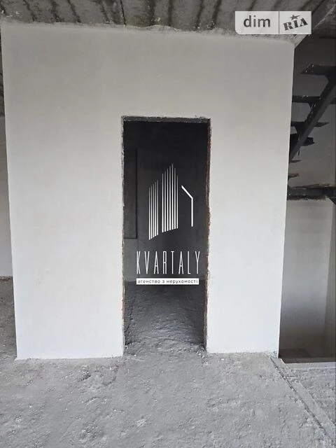 Продаж 3 поверхового таунхауса з ділянкою на 1 сотку, 198.8