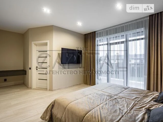 Продаж 2 поверхового таунхауса з ділянкою на 5.5 сотки, 212
