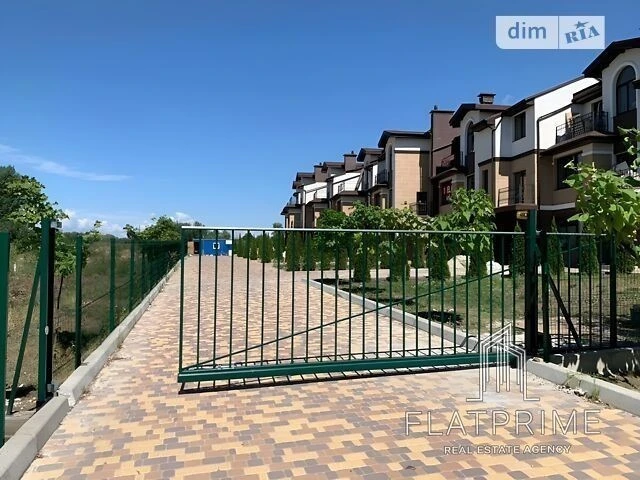 Продаж 2 поверхового таунхауса з ділянкою на 121 кв. м., 180