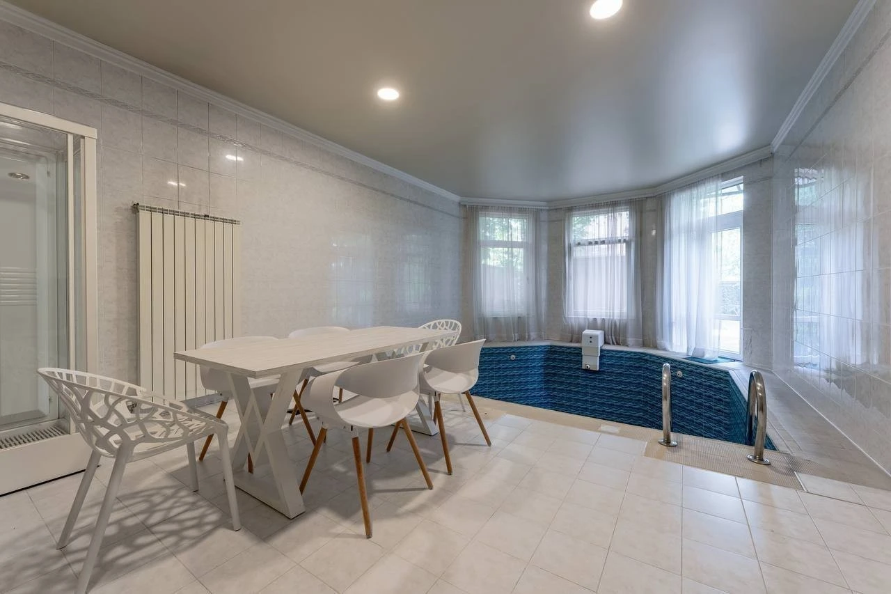 Продаж будинку 590 м², Івана Улітіна вул., 33
