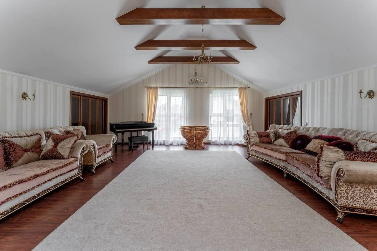 Продаж будинку 590 м², Івана Улітіна вул., 33