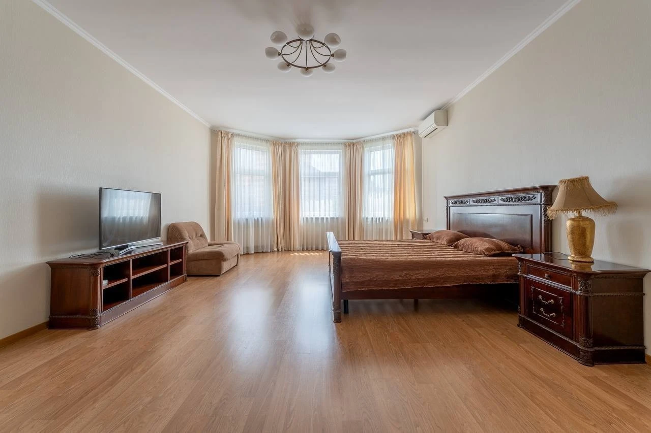 Продаж будинку 590 м², Івана Улітіна вул., 33