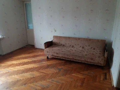 Продам 2-ком. кв. по ул. Чумаченка ( р-н остановок гор. тр.