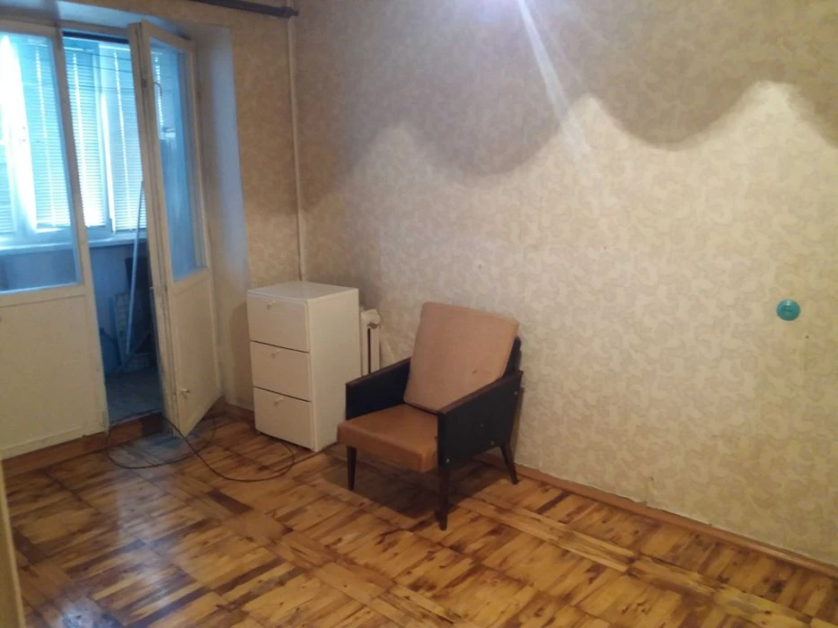 Продам 2-ком. кв. по ул. Чумаченка ( р-н остановок гор. тр.