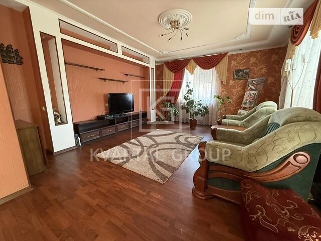 Продаж 2 поверхового будинку з верандою і ділянкою на 5 сото