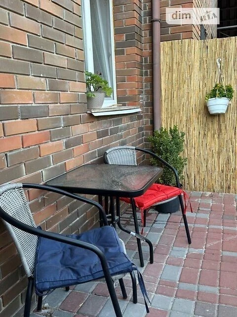 Продаж 3 поверхового таунхауса з ділянкою на 1 сотку, 159.3