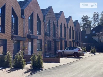 Продаж 2 поверхового таунхауса 104 кв. м, 3 кімнати, на вул.