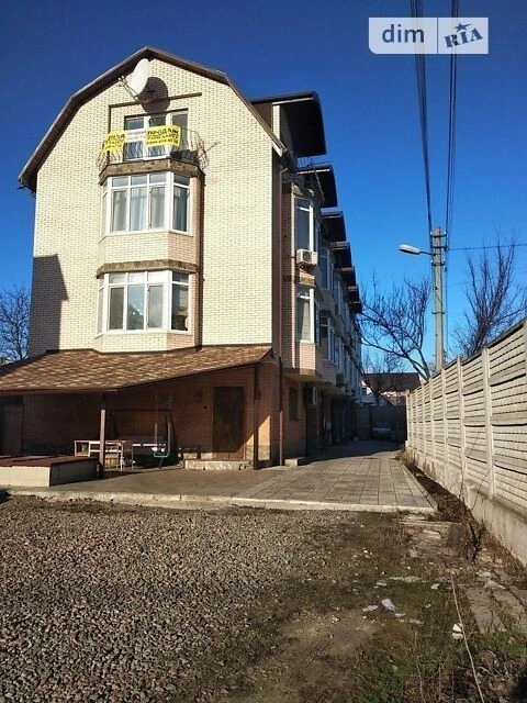 Продаж 4 поверхового таунхауса з ділянкою на 2 сотки, 137 кв