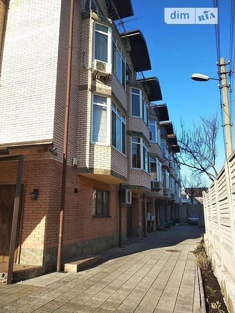 Продаж 4 поверхового таунхауса з ділянкою на 2 сотки, 137 кв