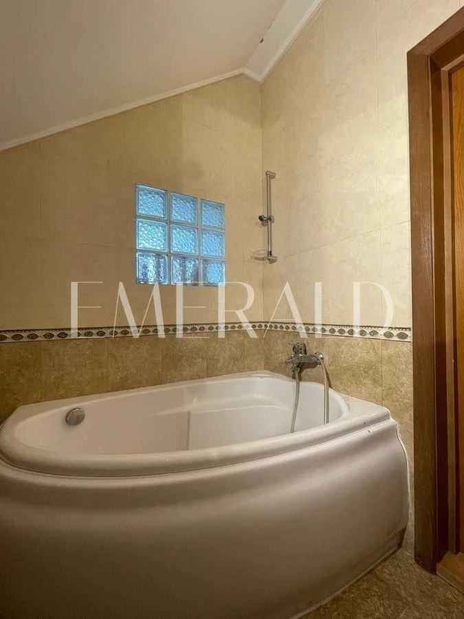 Продаж будинку 218.1 м², Молодіжна вул., 10В