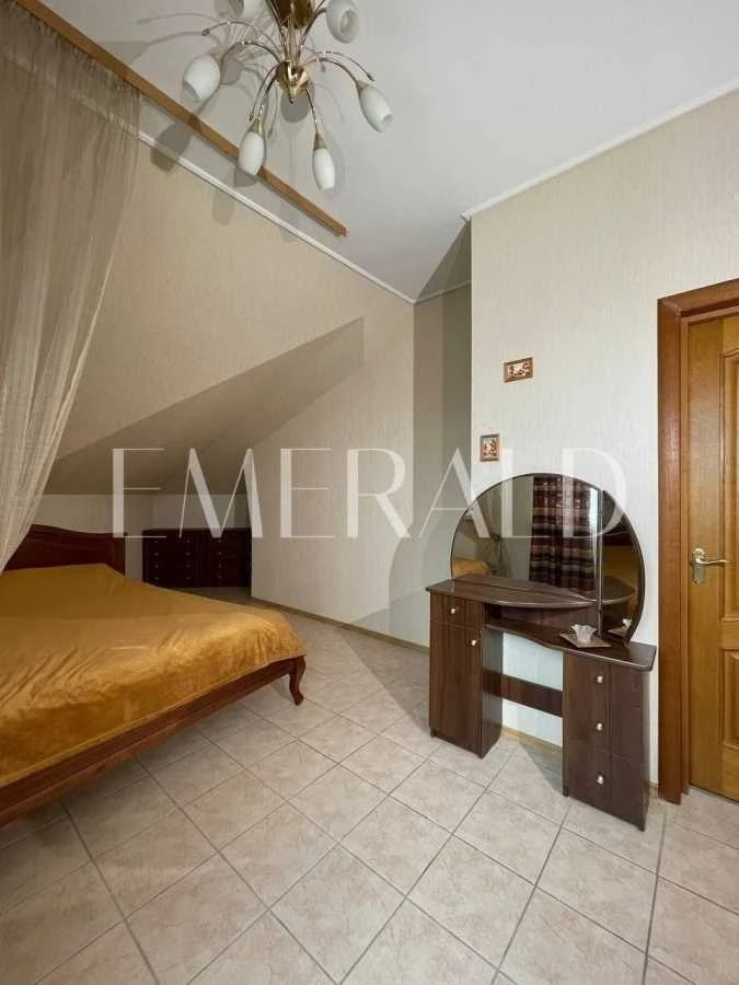 Продаж будинку 218.1 м², Молодіжна вул., 10В