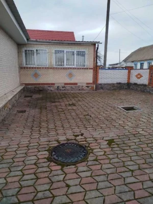 Продам будинок / торгово розважальне приміщення !
