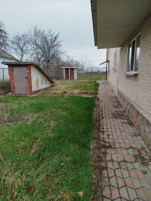 Продам будинок / торгово розважальне приміщення !