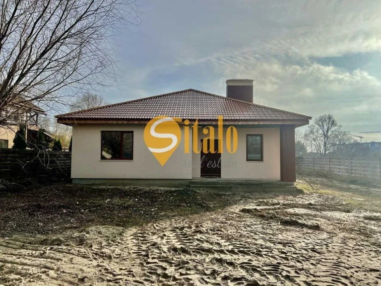 Одноповерховий будинок 138 кв. м під ремонт з ділянкою виход