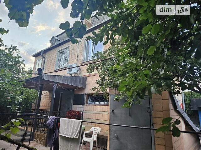 Продаж 3 поверхового будинку з верандою і ділянкою на 6 сото