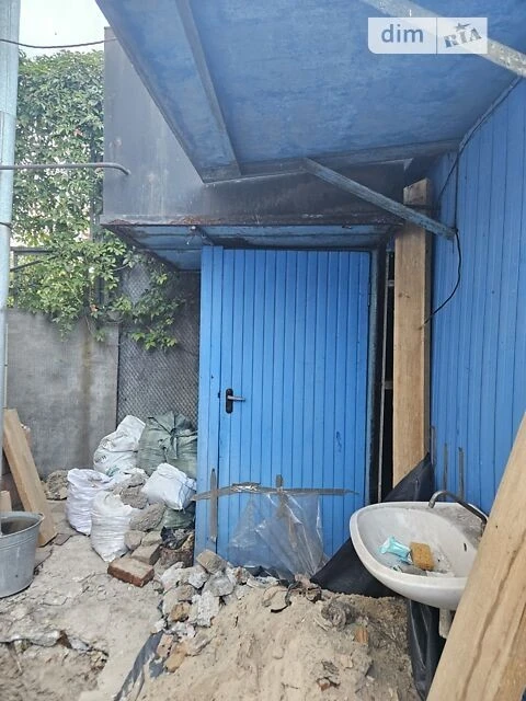 Продаж 3 поверхового будинку з верандою і ділянкою на 6 сото