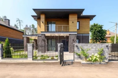 Продаж будинку 252 м2, газ, ліс, з ремонтом, 5 соток ділянка