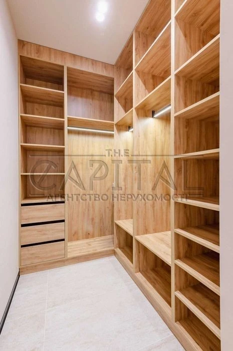 Продаж будинку 252 м2, газ, ліс, з ремонтом, 5 соток ділянка