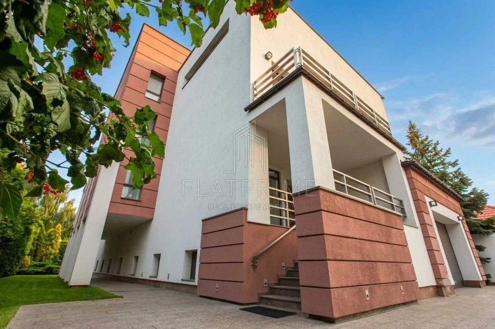 Продаж сучасного будинку КМ Золоті ворота