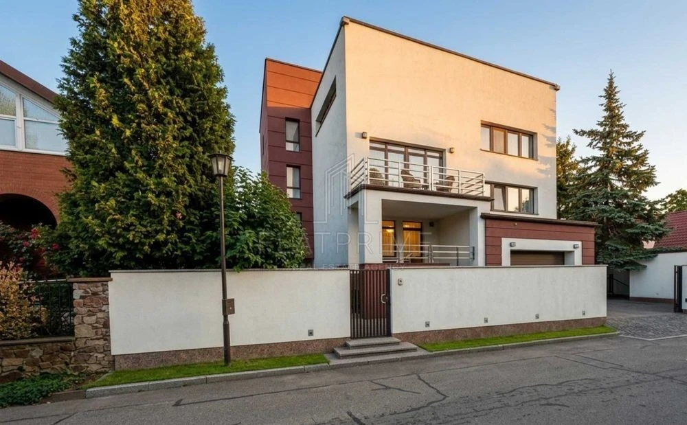 Продаж сучасного будинку КМ Золоті ворота